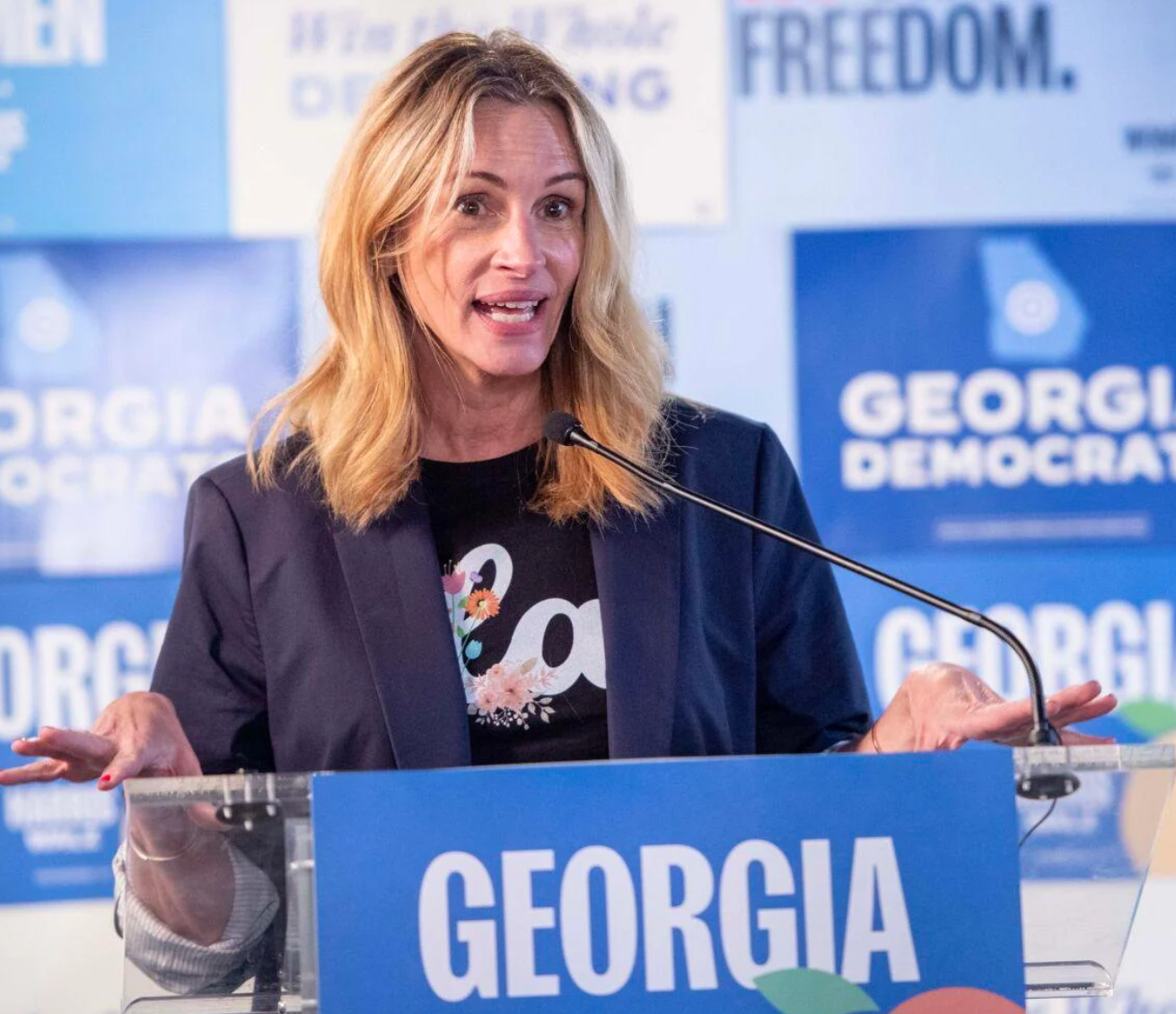 image from: https://www.mdjonline.com/news/photos-julia-roberts-stumps-for-harris-in-cobb-and-cherokee/collection_b2078cb0-86b4-11ef-8d5f-5f1a2e8c9fbc.html#1